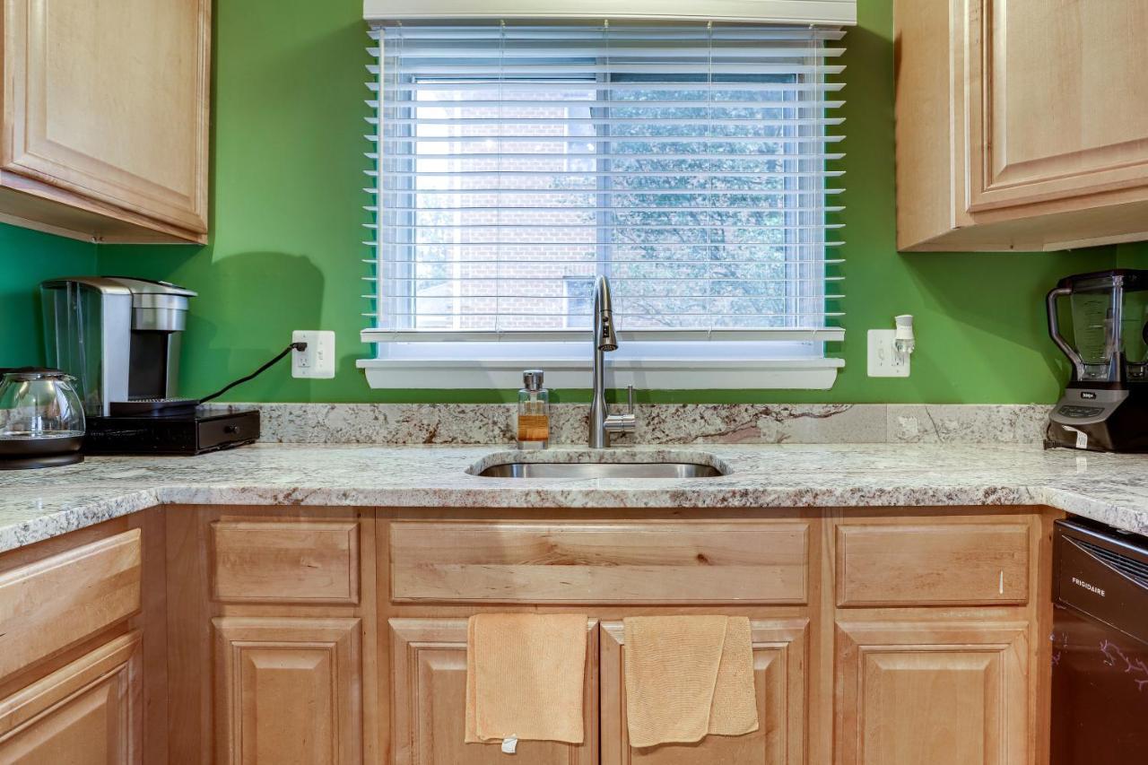 Villa Escape To Our Cozy 3 Bed Rm 2 Bath Unit In Alexandria Va Exterior foto